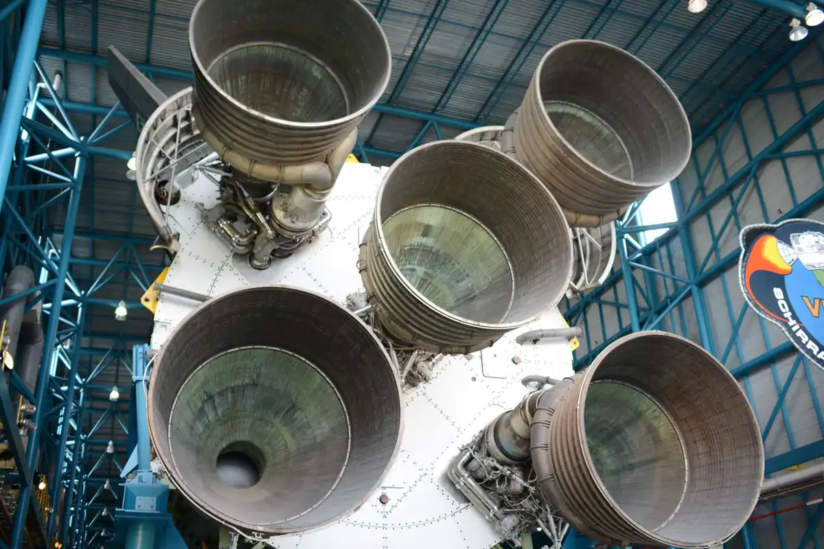 Motoarele rachetei Saturn V expuse la Kennedy Space Center